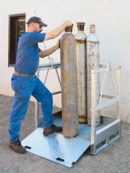 Cesta para almacenamiento y transporte de botellas de gas
