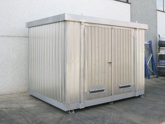 Módulos de almacenamiento exterior para bidones con estantes | Disset