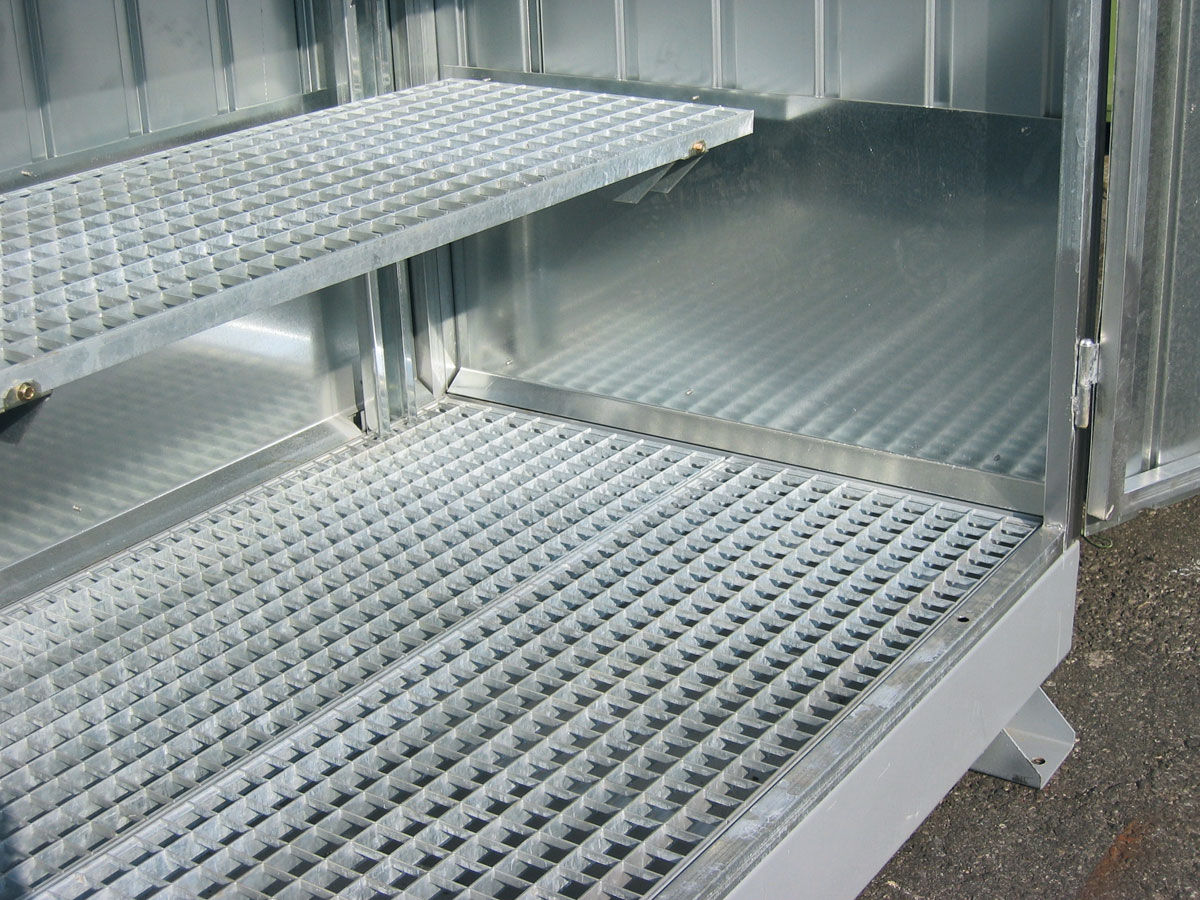 Módulo de almacenamiento exterior con estantes para pequeños recipientes