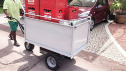 Carro de carga electrico HS4 cargad de cajas de bebida uai
